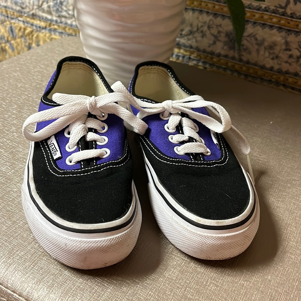 Vans Off The Wall Purple and Black Low Skate Shoes Sneakers kids size 11.5